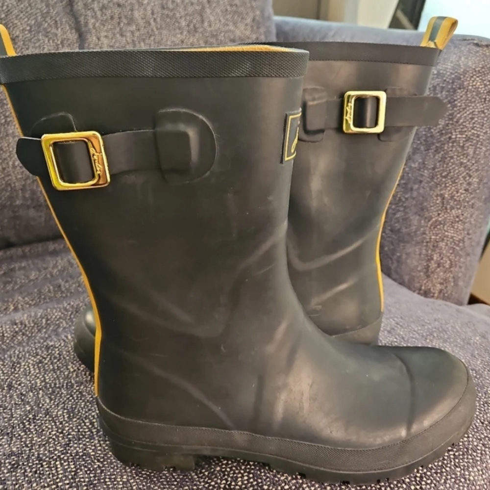 Navy boots with gold stripe joules gold buckle great shape size 10 rain boots